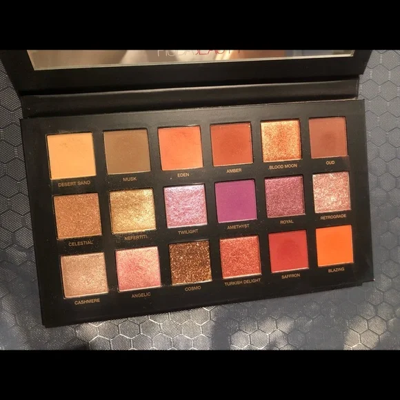 Huda Beauty Eyeshadow Palette - Picture 2 of 2